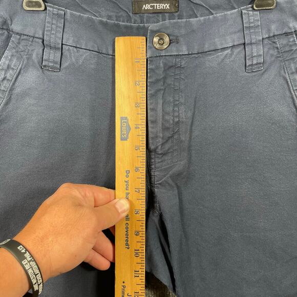 Arc'teryx Atlin Chino Shorts Men's 33 Blue Casual Outdoor Comfortable Weekend - Picture 3 of 12